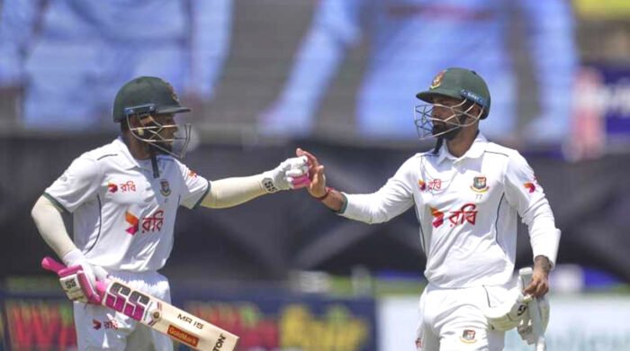 মুশফিক ও লিটনের দুর্দান্ত জুটিতে বাংলাদেশের স্কোর ৪০০ ছাড়ালো