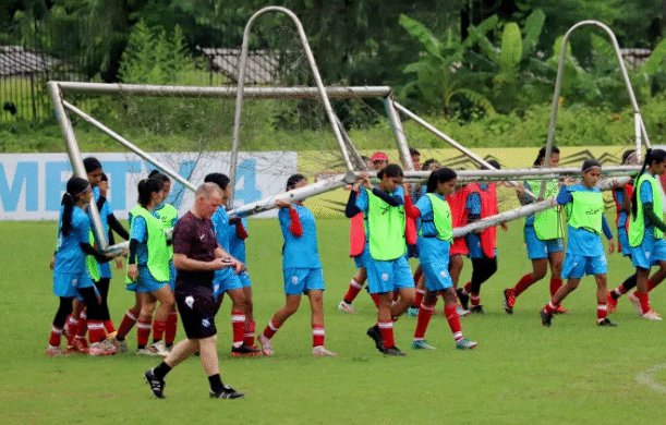 বৃষ্টির বাধা পেরিয়ে আত্মবিশ্বাসে এগিয়ে চলছে বাংলাদেশের মেয়েরা