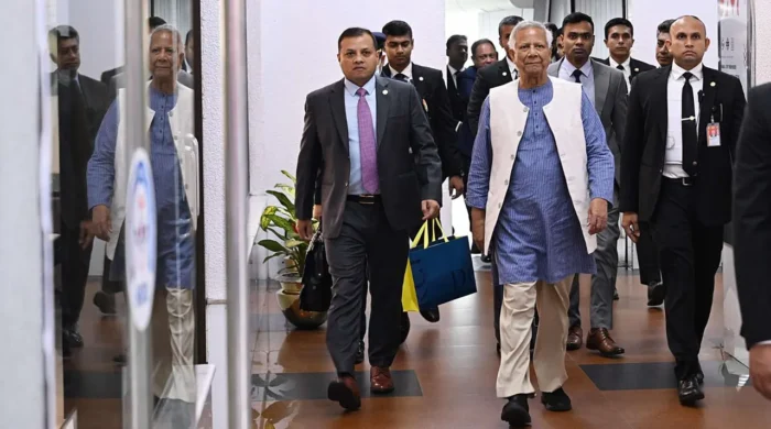 যুক্তরাজ্য সফর শেষে দেশে ফিরলেন প্রধান উপদেষ্টা ড. মুহাম্মদ ইউনূস