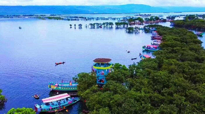 টাঙ্গুয়ার হাওরের পরিবেশগত ভারসাম্য রক্ষায় গান বাজানোতে নিষেধাজ্ঞা আরোপ।